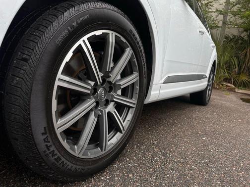 Glacier White Metallic 2019 Audi Q7 45 Premium Plus