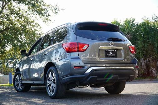 2020 Nissan Pathfinder SV