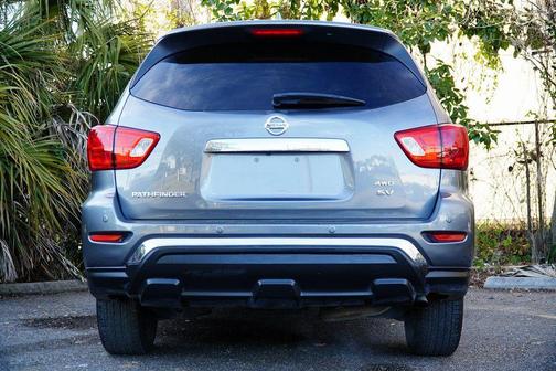 2020 Nissan Pathfinder SV