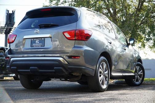 2020 Nissan Pathfinder SV