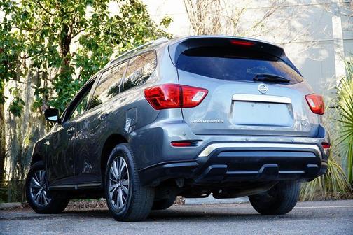 2020 Nissan Pathfinder SV