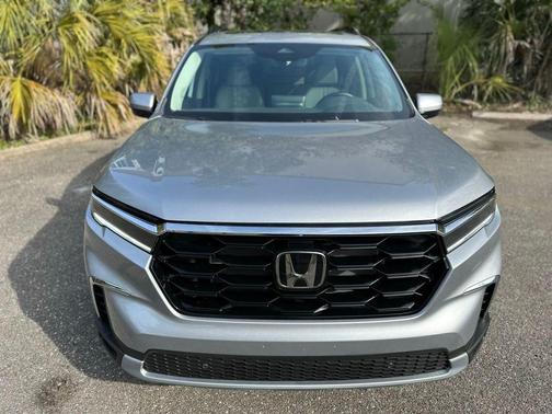 Lunar Silver Metallic 2024 Honda Pilot Touring