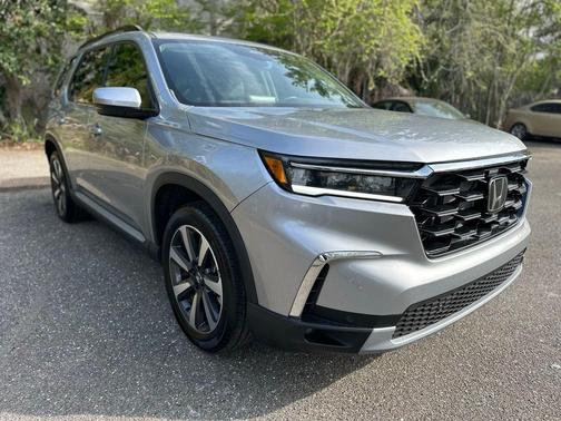 Lunar Silver Metallic 2024 Honda Pilot Touring