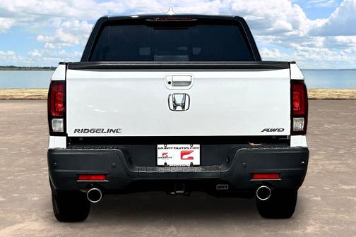 White 2023 Honda Ridgeline Black Edition