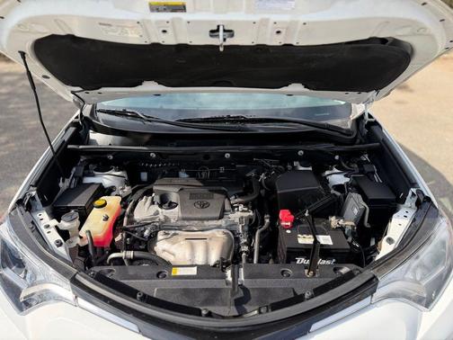 Super White 2018 Toyota RAV4 XLE
