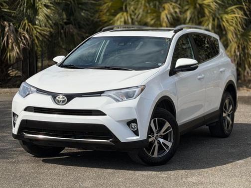 Super White 2018 Toyota RAV4 XLE