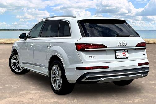 Carrara White 2023 Audi Q7 55 Premium Plus