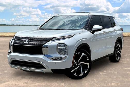 White 2024 Mitsubishi Outlander SE