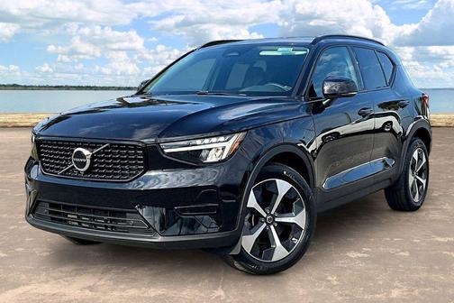 Onyx Black Metallic 2024 Volvo XC40 B5 Core