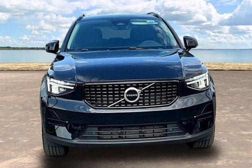Onyx Black Metallic 2024 Volvo XC40 B5 Core