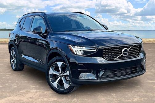 Onyx Black Metallic 2024 Volvo XC40 B5 Core
