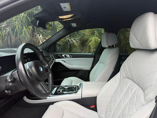 Alpine White 2023 BMW X7 xDrive40i