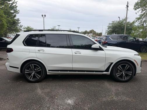 Alpine White 2023 BMW X7 xDrive40i