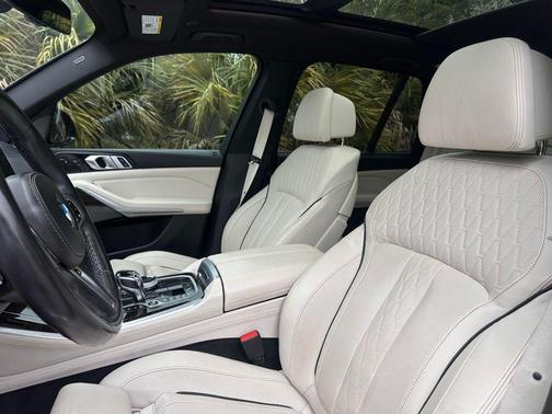 Carbon Black Metallic 2020 BMW X5 xDrive40i