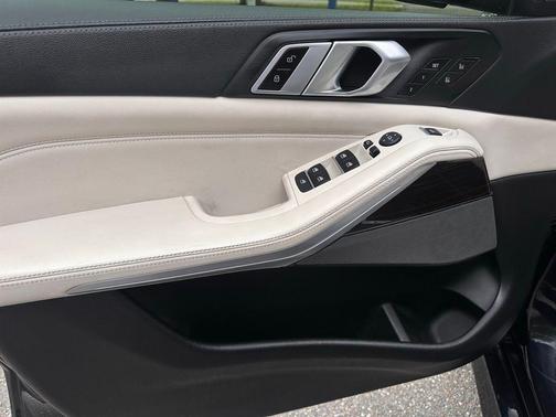 Carbon Black Metallic 2020 BMW X5 xDrive40i