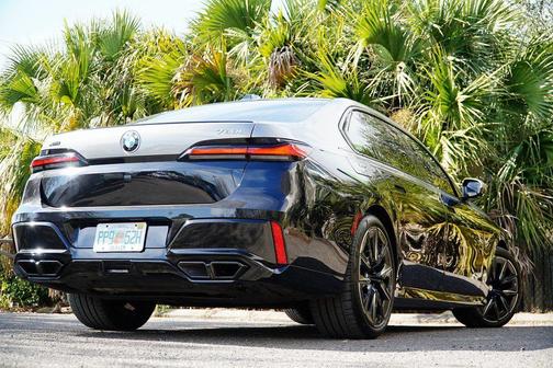 2023 BMW 760 760i xDrive