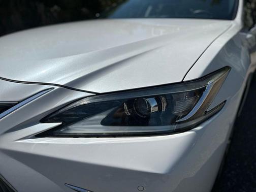White 2019 Lexus ES 350 350
