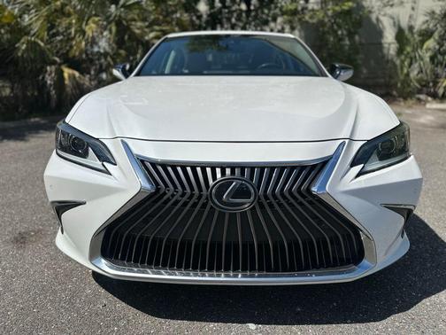 White 2019 Lexus ES 350 350
