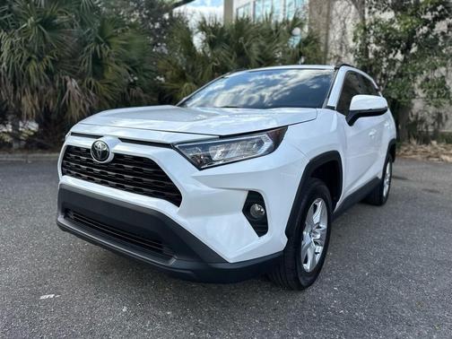 2020 Toyota RAV4 XLE