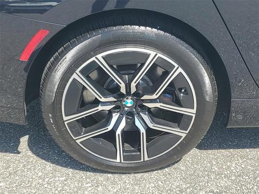2023 BMW 760 760i xDrive