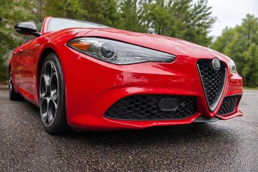 Rosso 2023 Alfa Romeo Giulia Veloce