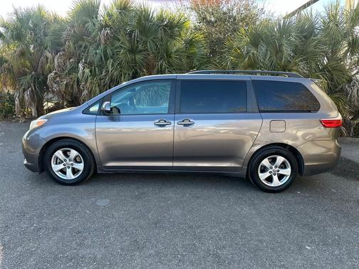 2015 Toyota Sienna L
