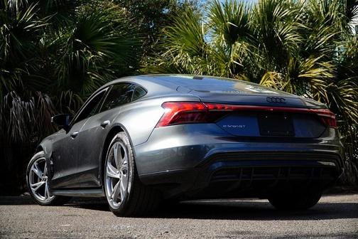 2023 Audi e-tron GT Premium Plus