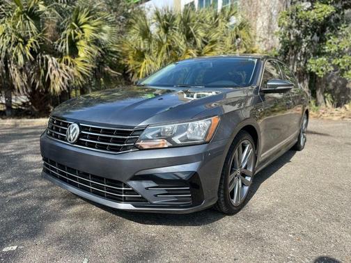 2017 Volkswagen Passat 1.8T R-Line