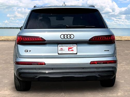 Satellite Silver Metallic 2023 Audi Q7 45 Premium Plus