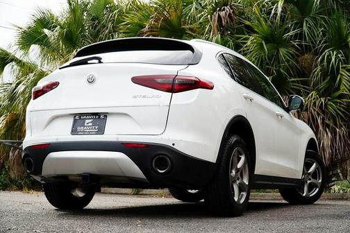 2021 Alfa Romeo Stelvio Base