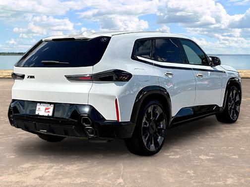 Mineral White Metallic 2023 BMW XM Base