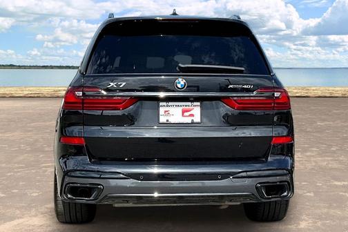 Black Sapphire Metallic 2022 BMW X7 xDrive40i