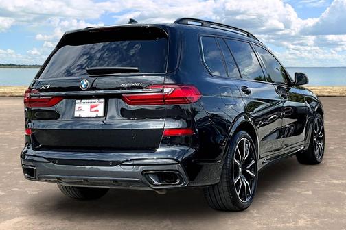Black Sapphire Metallic 2022 BMW X7 xDrive40i
