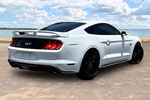 Oxford White 2020 Ford Mustang GT Premium