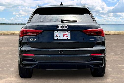 Mythos Black Metallic 2020 Audi Q3 45 S line Premium