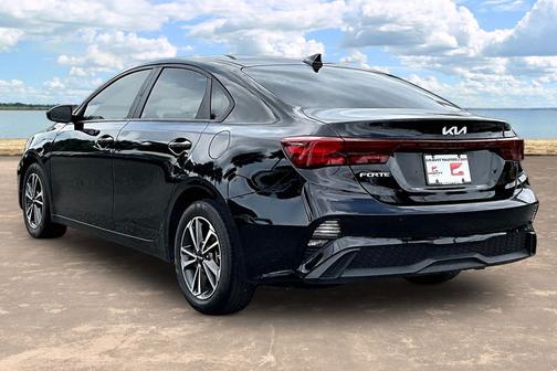 Aurora Black Pearl 2024 Kia Forte LXS