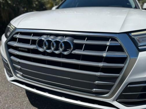 Ibis White 2019 Audi Q5 2.0T Premium