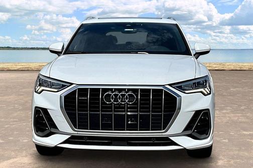 Glacier White Metallic 2022 Audi Q3 45 S line Premium