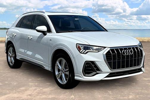 Glacier White Metallic 2022 Audi Q3 45 S line Premium