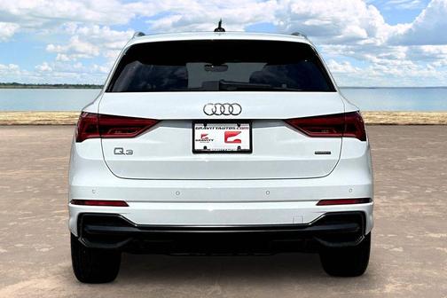 Glacier White Metallic 2022 Audi Q3 45 S line Premium