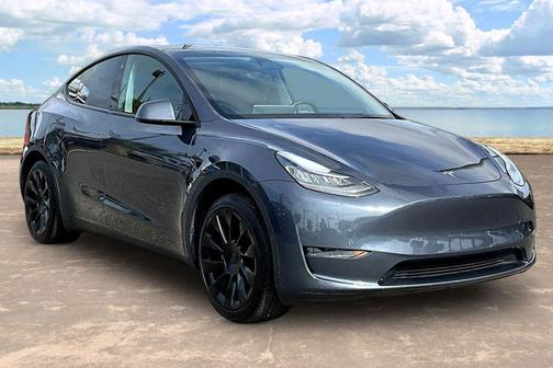 Silver 2023 Tesla Model Y Long Range