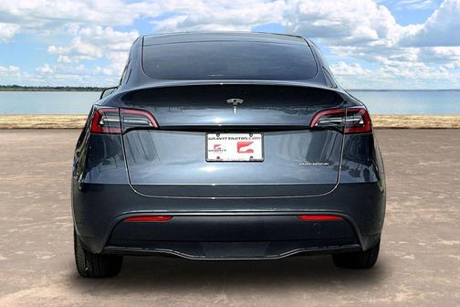 Silver 2023 Tesla Model Y Long Range