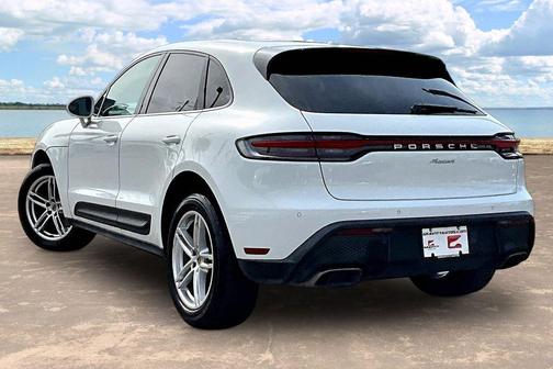 White 2022 Porsche Macan Base