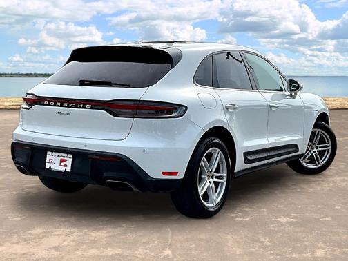 White 2022 Porsche Macan Macan