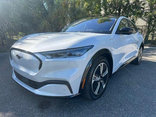 Space White Metallic 2023 Ford Mustang Mach-E Premium