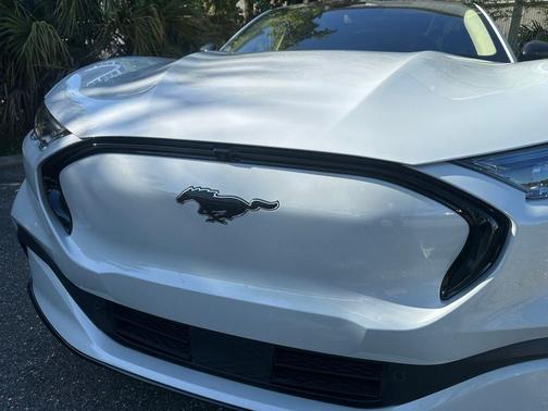 Space White Metallic 2023 Ford Mustang Mach-E Premium