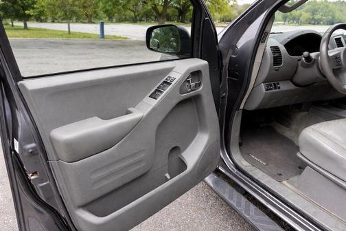 Gun Metallic 2016 Nissan Frontier SV