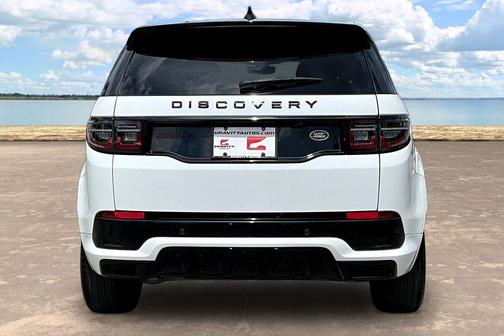 White 2022 Land Rover Discovery Sport SE R-Dynamic