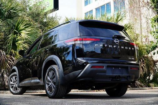 2022 Nissan Pathfinder SV