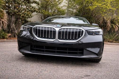 Black Sapphire Metallic 2025 BMW 530 i